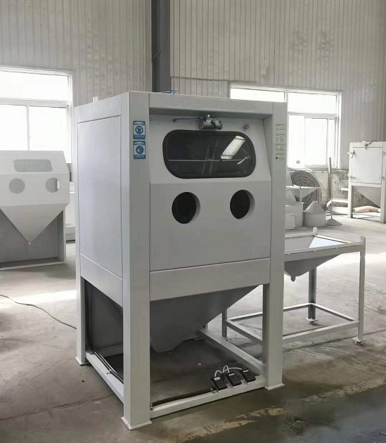 手動(dòng)液體箱式噴砂機